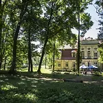Palace 3*