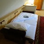 Palace 3*