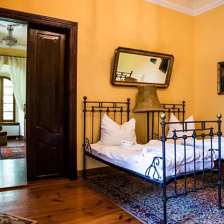 Palace 4*